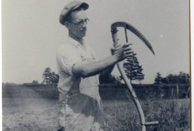 Albert Shaw – Sharpening a scythe, about 1939