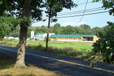 September 2002 – The construction on the new barn is almost completed.